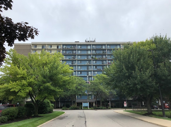St. George Tower Apartments - Clinton Township, MI