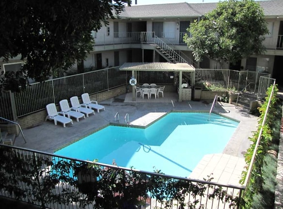 Stoneridge Apartments - Bellflower, CA