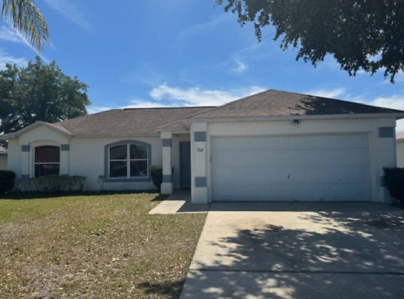 704 Fisher Dr - Kissimmee, FL