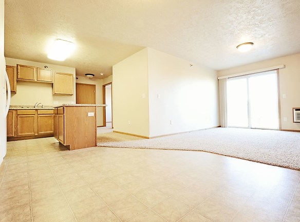 11 36th Ave NW unit 211 - Minot, ND