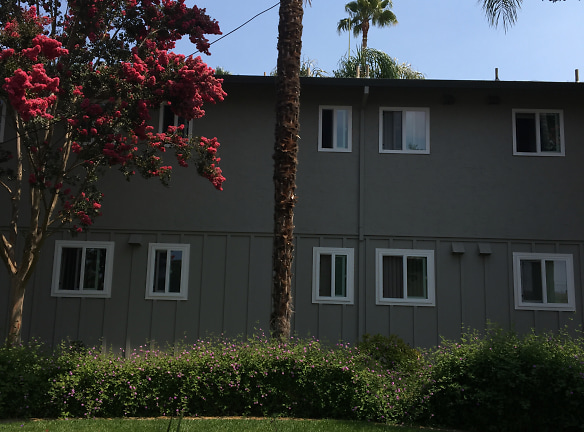 Carriage House Apartments - Santa Clara, CA