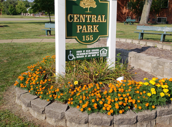 Central Park Apartments - Niles, OH