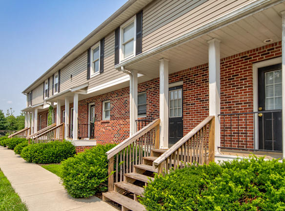 Townhouses On 10th Apartments - Bloomington, IN