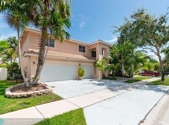 804 Crestview Cir - Weston, FL