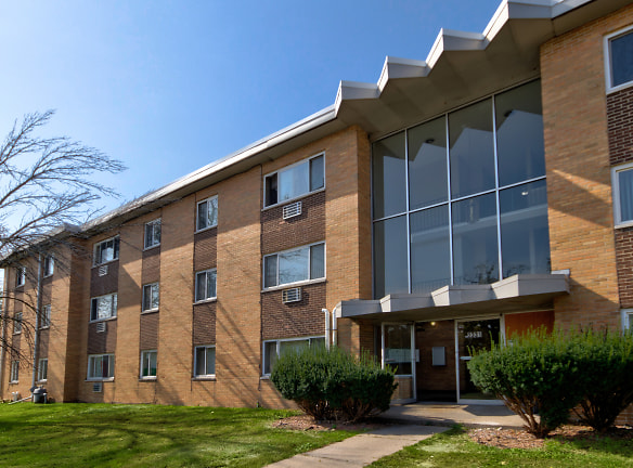 Golfview Apartments - Peoria, IL