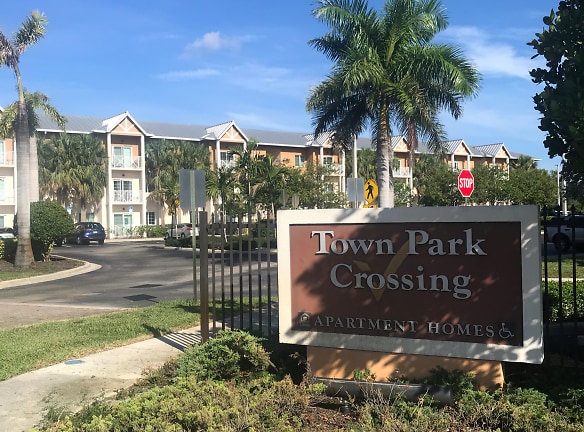 Town Park Crossing Apartments - Hollywood, FL