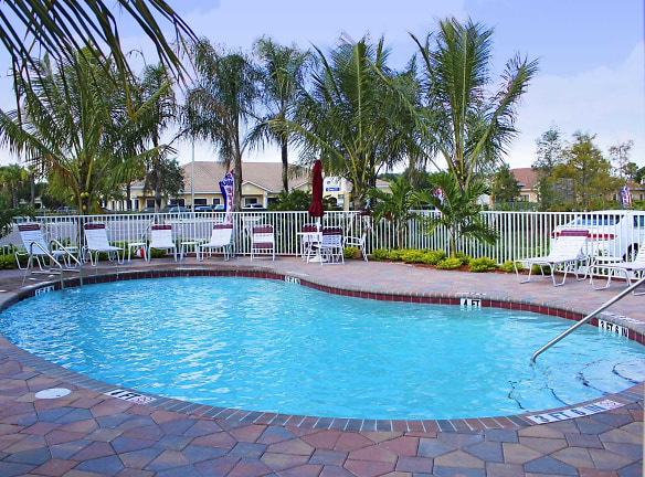 Mirage Bay Apartments - Fort Myers, FL