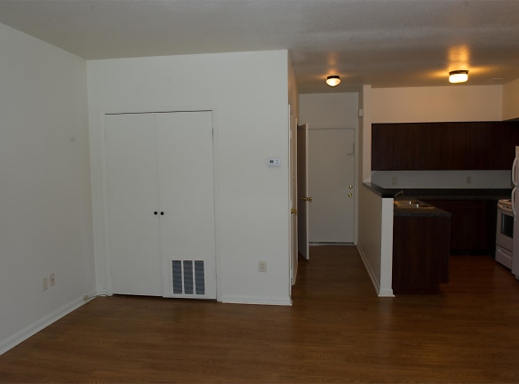 201 N Colfax St unit 2B - Griffith, IN