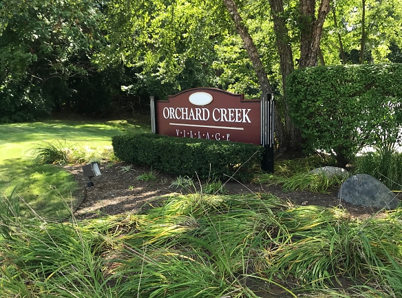 Orchard Creek Village Apartments - Farmington Hills, MI