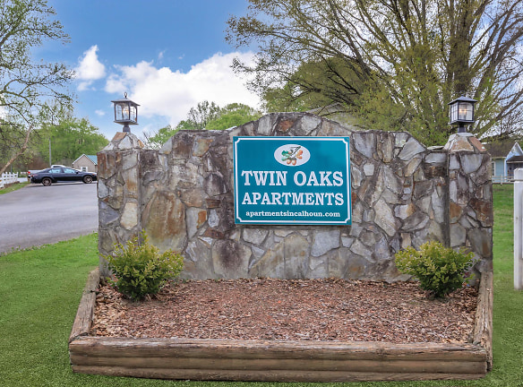 Twin Oaks Apartments - Calhoun, GA