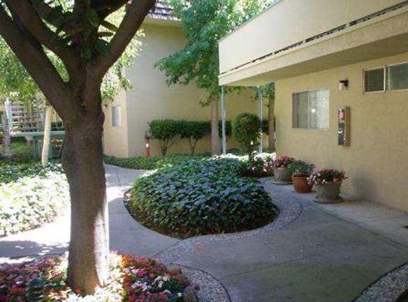 Suburbian Garden Apartments - Fremont, CA
