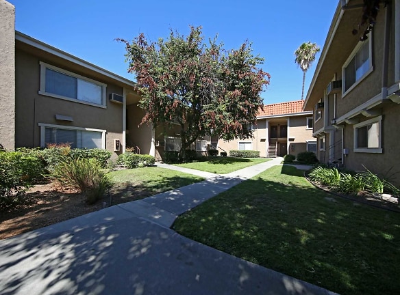 Royal Garden Apartments - Cypress, CA