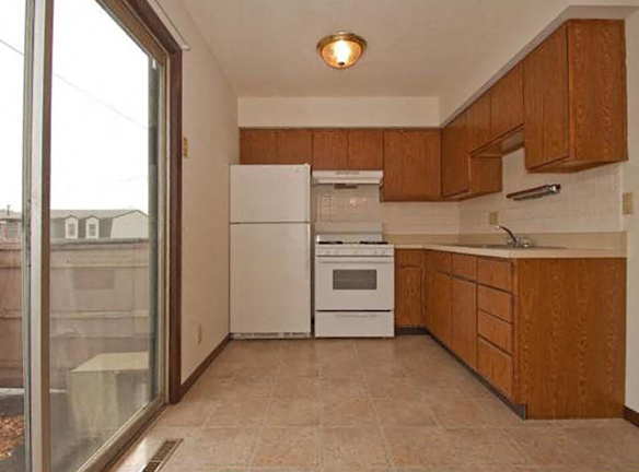 Candlelight Park Apartments - Davenport, IA