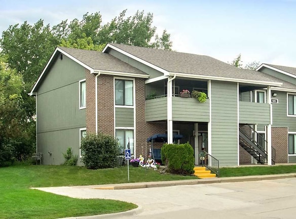 Country Hill Apartments - Cedar Rapids, IA