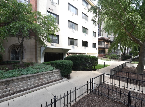 Deming Place Apartments - Chicago, IL