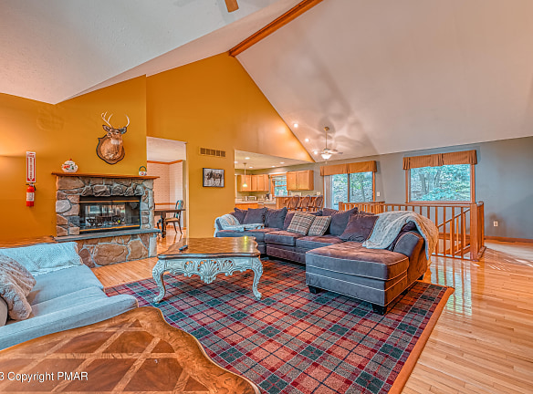 460 Spruce Dr - Tannersville, PA