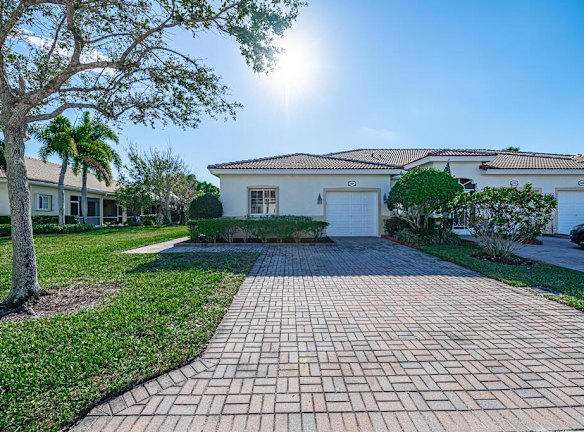 2374 Harbour View Ct - West Palm Beach, FL