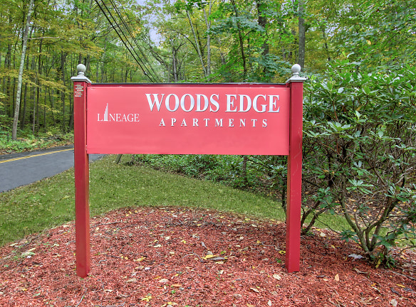 Woods Edge Apartments - Mansfield, CT
