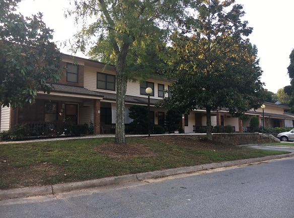 Stoneridge Apartments - Greensboro, NC
