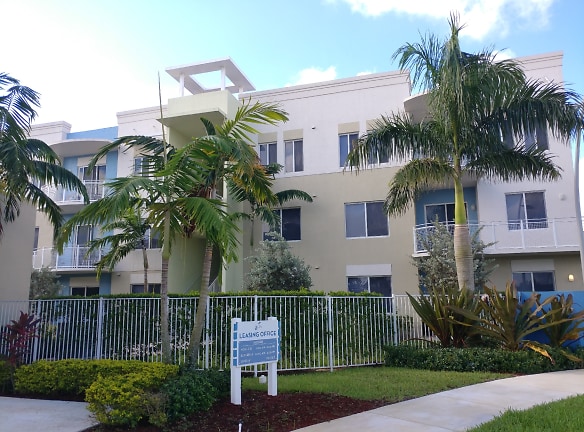 Pelican Cove Apartments - Miami Gardens, FL