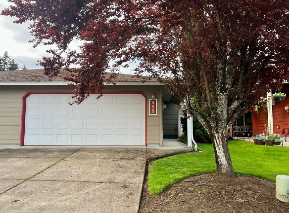 955 Benjamin Ave - Cottage Grove, OR