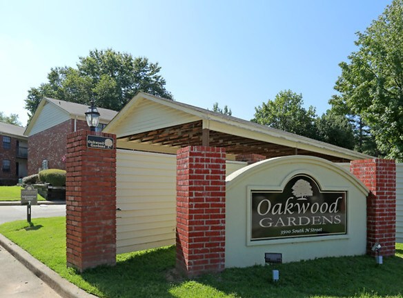 Oakwood Gardens - Fort Smith, AR