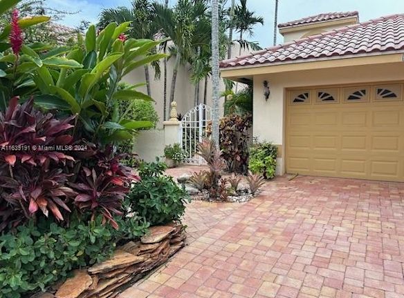 484 Commodore Cir - Delray Beach, FL