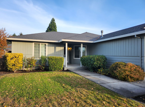 1808 Northwood Dr - Central Point, OR