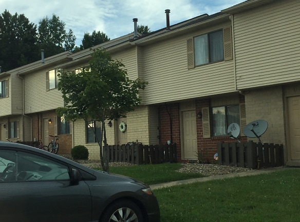 Rolling Meadows & Meadow Brook Apartments - Orrville, OH