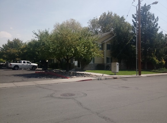Maple Tree Townhomes Apartments - Carson City, NV