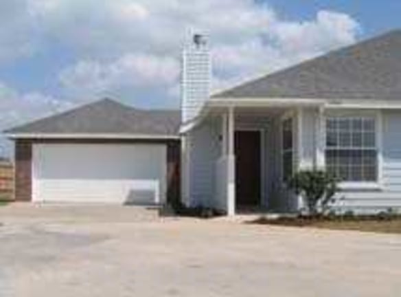 Brittany Court Duplexes - Moore, OK