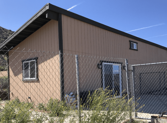 335 Tiger Mountain Rd unit Barn - Palmdale, CA