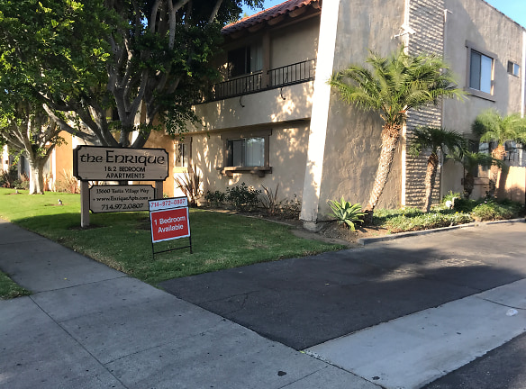 Enrique Apartments - Tustin, CA