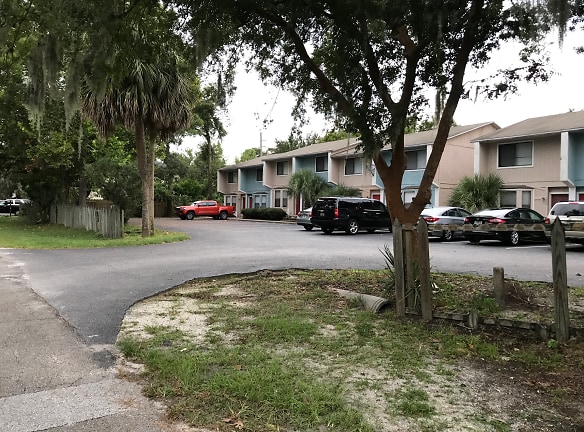 Phoenix Villas Apartments - Gainesville, FL