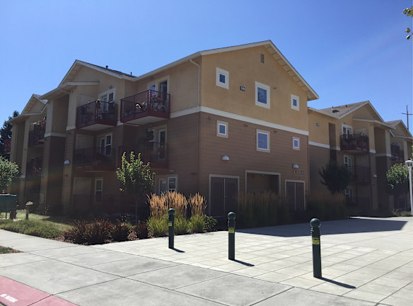 Kellgren Senior Apartments - 855 Wood Sorrel Dr - Petaluma, CA