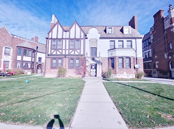 13309 S Woodland Rd - Cleveland, OH