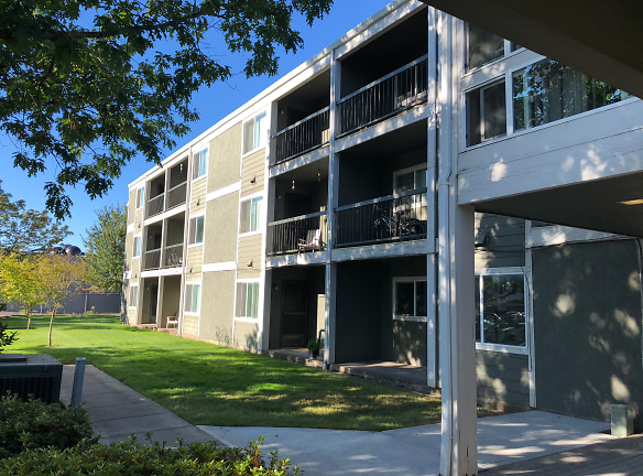 Orchards Plaza Apartments - Mcminnville, OR