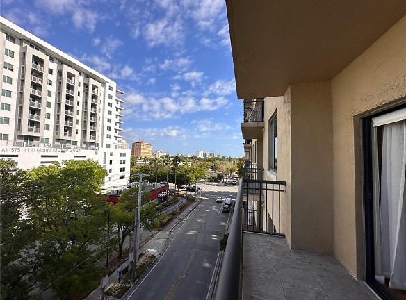 3590 Coral Wy #611 - Coral Gables, FL