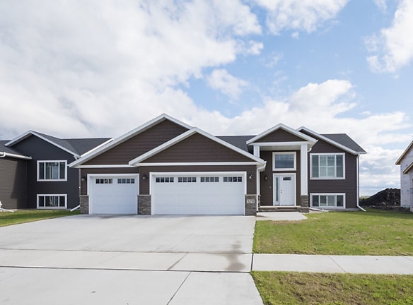 3291 45TH AVE S - GRAND FORKS, ND