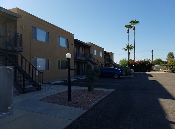 Casa Larga Apartments - Tucson, AZ