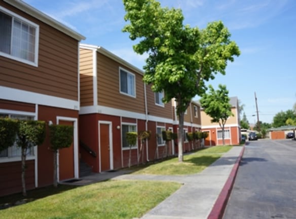 Plymouth Manor Apartments - Riverside, CA