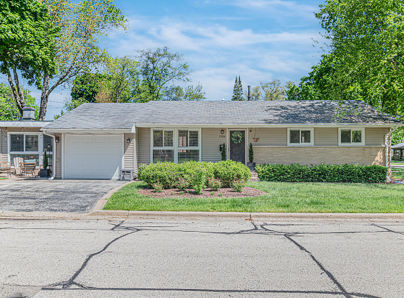 1304 Willow Ave - Libertyville, IL