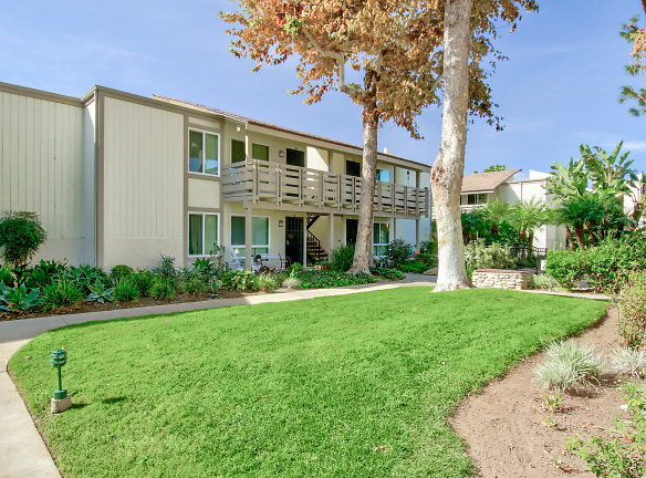 Pinewood Apartments - Tustin, CA