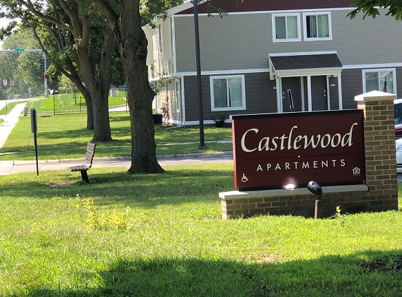 Castlewood Apartments - Davenport, IA