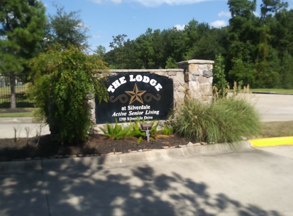 Lodge At Silverdale Apartments - Conroe, TX