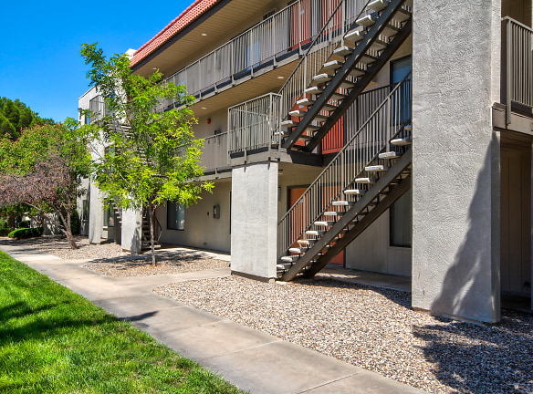 Comanche Wells Apartments - Albuquerque, NM