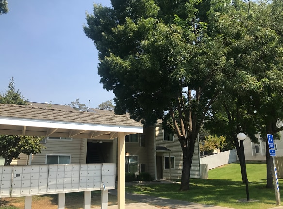 Clearlake Commons Apartments - Clearlake, CA