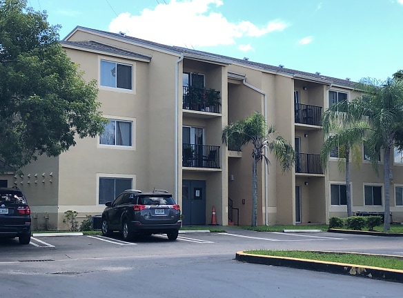 Walden Pond Villas Apartments - Miami, FL