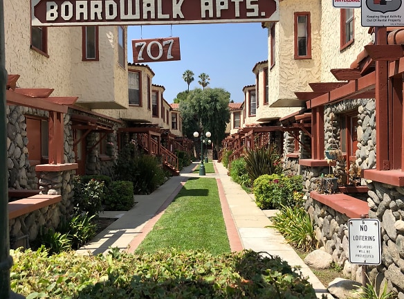 Boardwalk Park Place Apartments - Pomona, CA