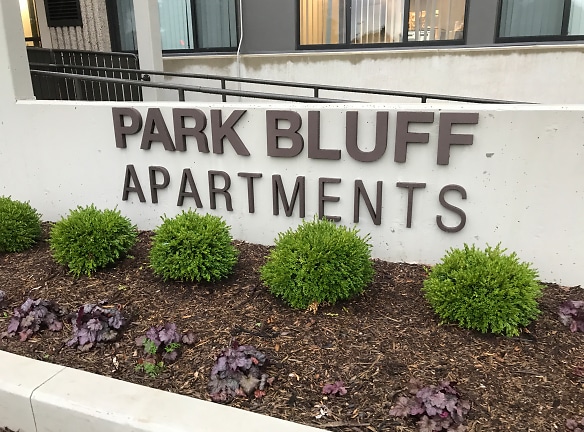 Park Bluff Apartments - Milwaukee, WI